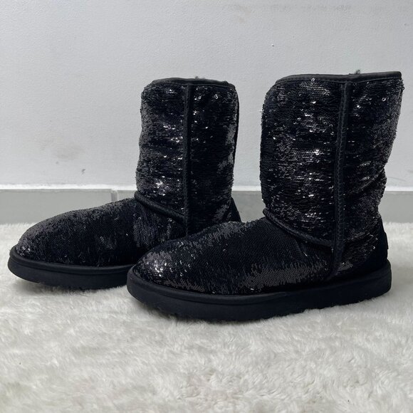 UGG #1103796 Women's Black Classic Short Cosmos Sequin Pull On Boot Size 9 US - Picture 1 of 12